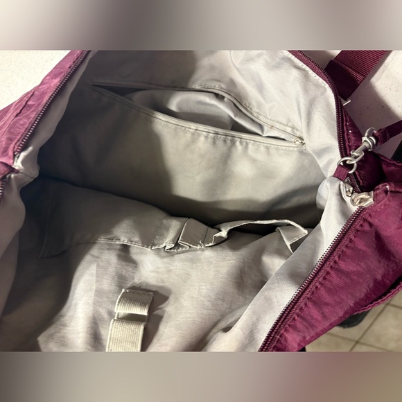 Baggallini Purple Carryall Tote with attached wristlet! Like NEW! - Picture 3 of 5